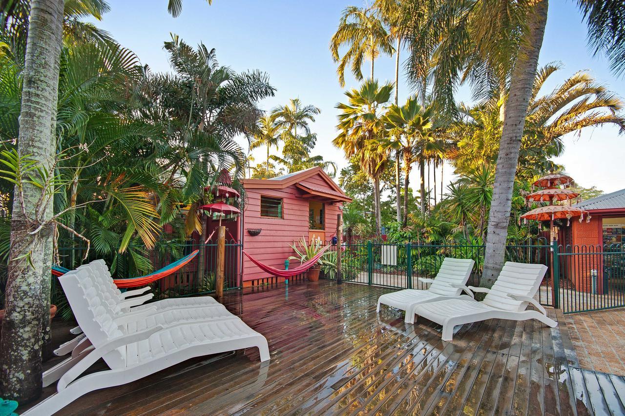 Travellers Oasis Vandrehjem Cairns Eksteriør billede The Pink House