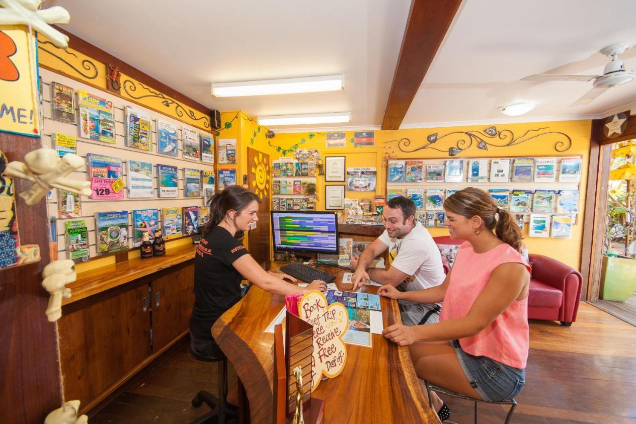 Travellers Oasis Vandrehjem Cairns Eksteriør billede A travel agency in Greece
